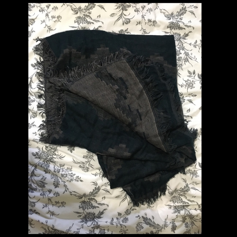 Large reversible scarf